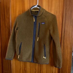 Boys size medium size Patagonia brown Fleece Jacket with Zippered Pockets